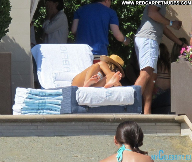 Jessica Alba Swimming Pool Posing Hot Celebrity Babe Pool Beautiful
