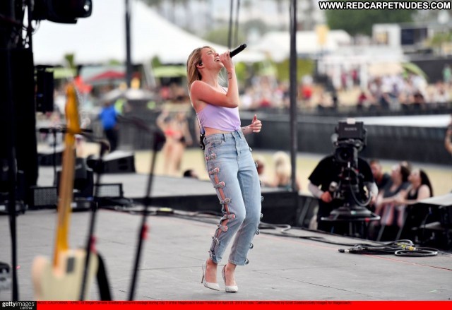 Danielle Bradbery The Voice Celebrity American Posing Hot Beautiful